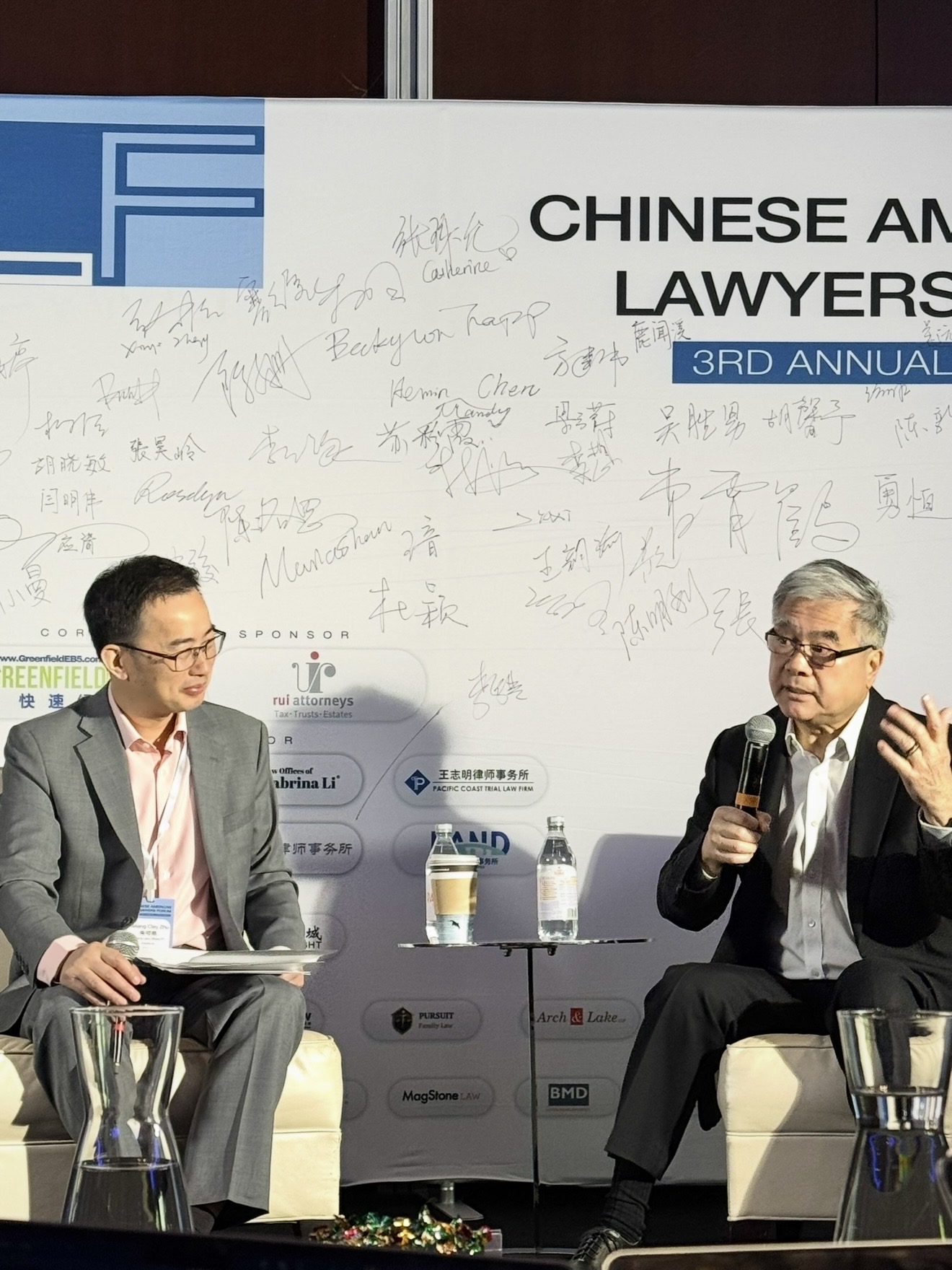 Gary Locke speaking at the 3rd Chinese American Lawyers Forum in Seattle.
